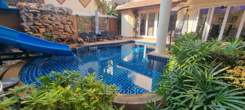 4 Beds 5 Baths 300 SQ.M. Chateau Dale Thai Bali