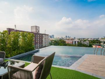 ATTITUDE Bearing condo available