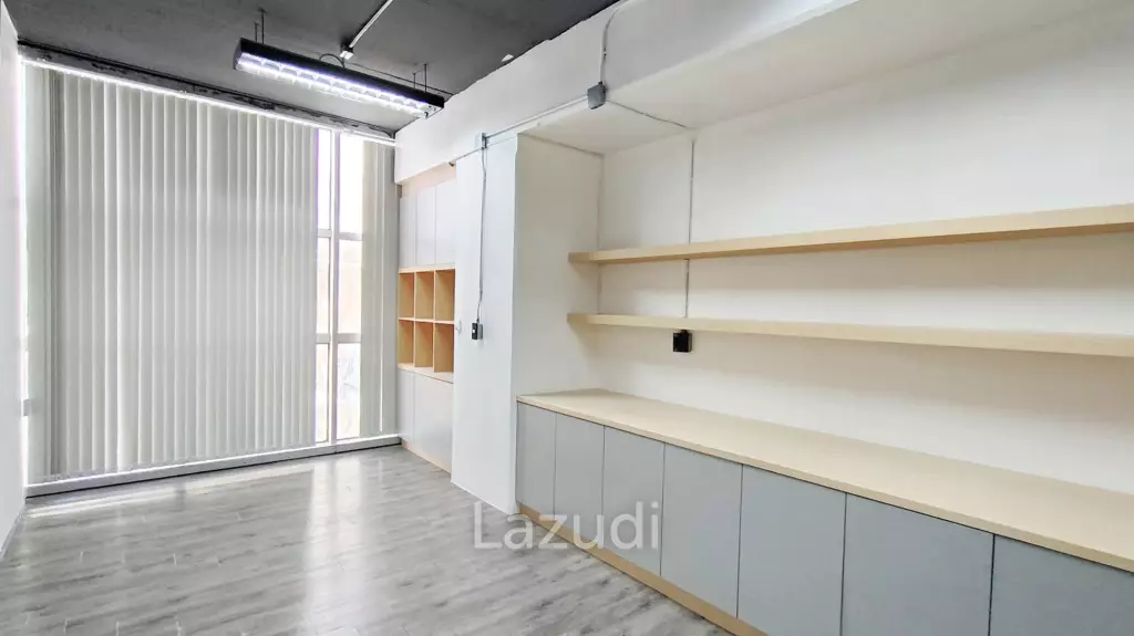 180 SQ.M Office in Pakkret, Muangthong Thani