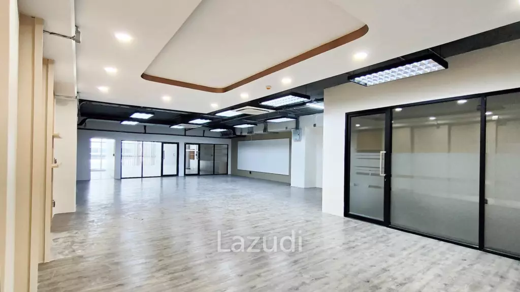 180 SQ.M Office in Pakkret, Muangthong Thani