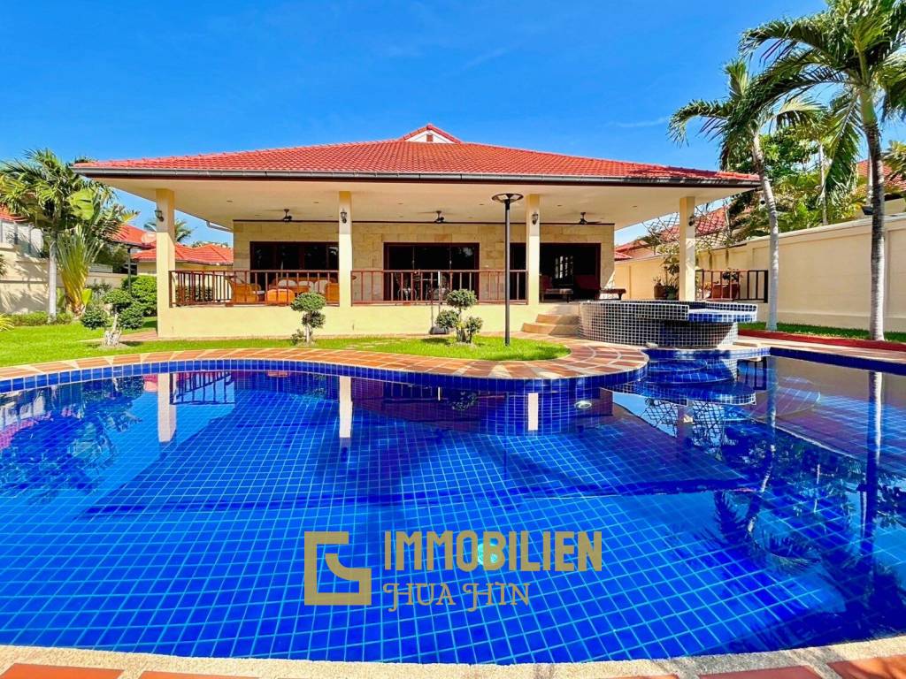 Crystal View: Große renovierte Villa mit 3 Schlafzimmern und Pool