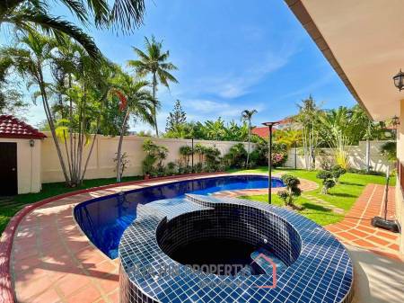 Crystal View : Large Renovated 3 Bedroom Pool Villa