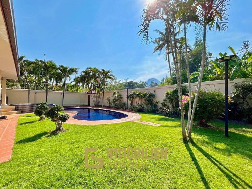 Crystal View: Große renovierte Villa mit 3 Schlafzimmern und Pool