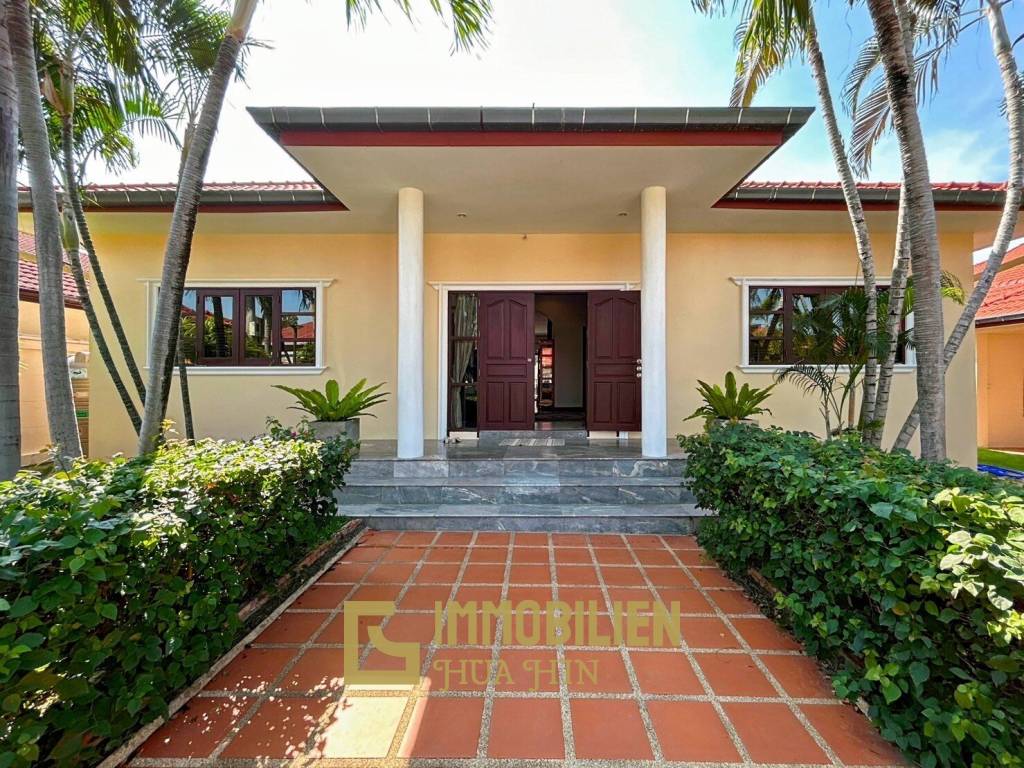 Crystal View: Große renovierte Villa mit 3 Schlafzimmern und Pool