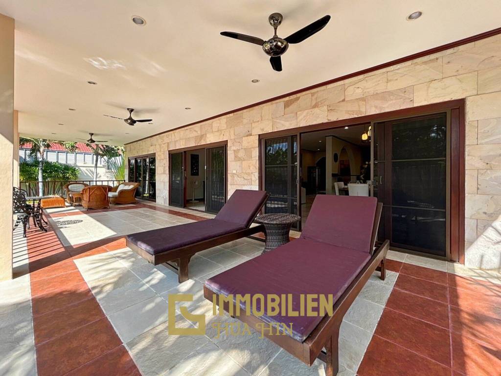 Crystal View: Große renovierte Villa mit 3 Schlafzimmern und Pool