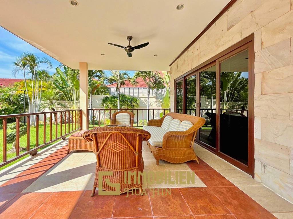 Crystal View: Große renovierte Villa mit 3 Schlafzimmern und Pool