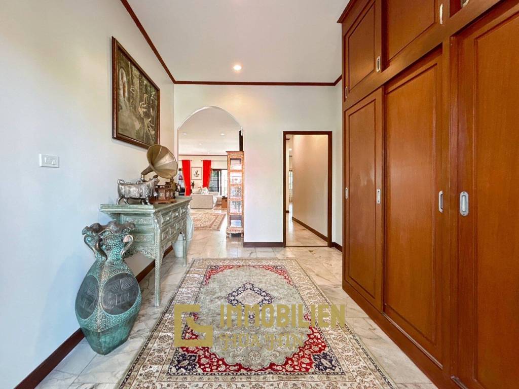 Crystal View: Große renovierte Villa mit 3 Schlafzimmern und Pool