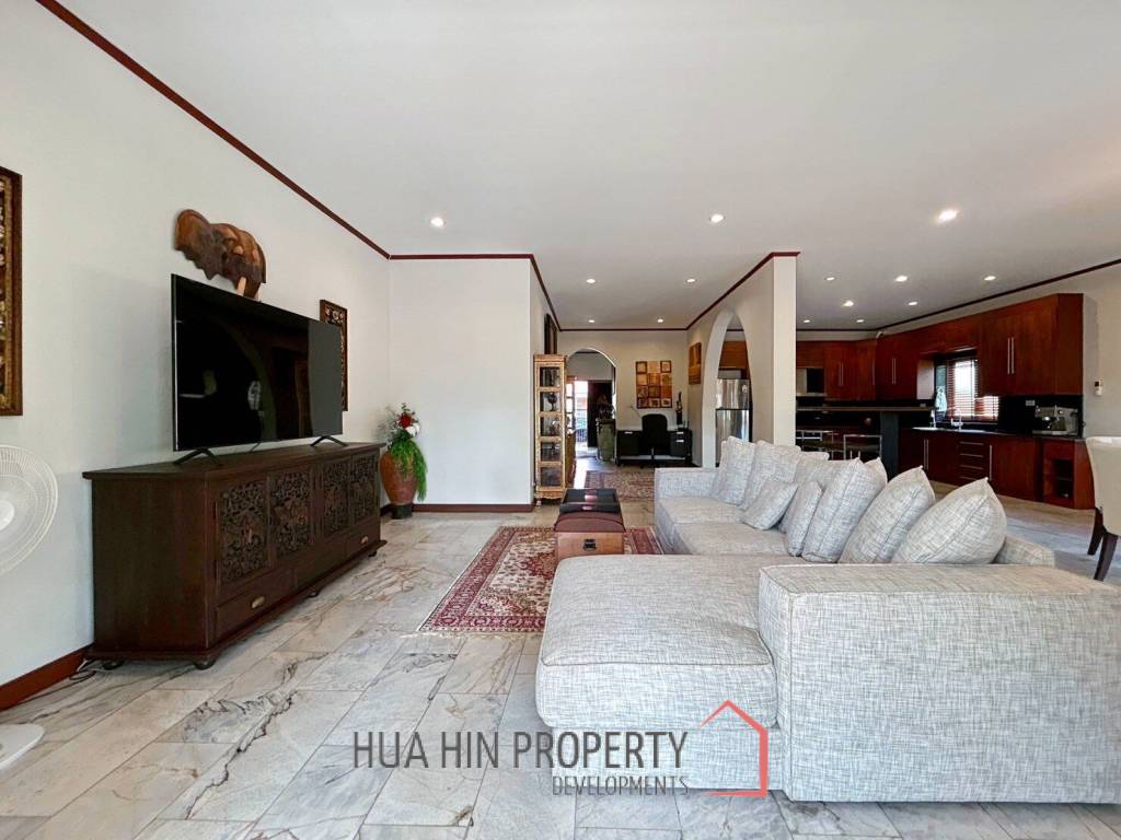 Crystal View : Large Renovated 3 Bedroom Pool Villa