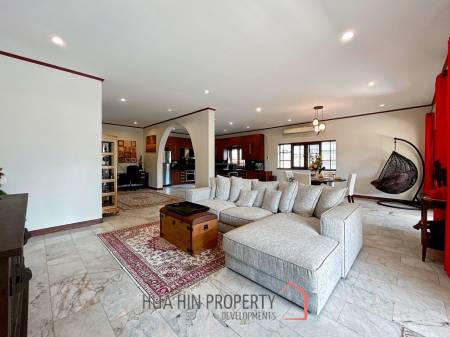 Crystal View : Large Renovated 3 Bedroom Pool Villa