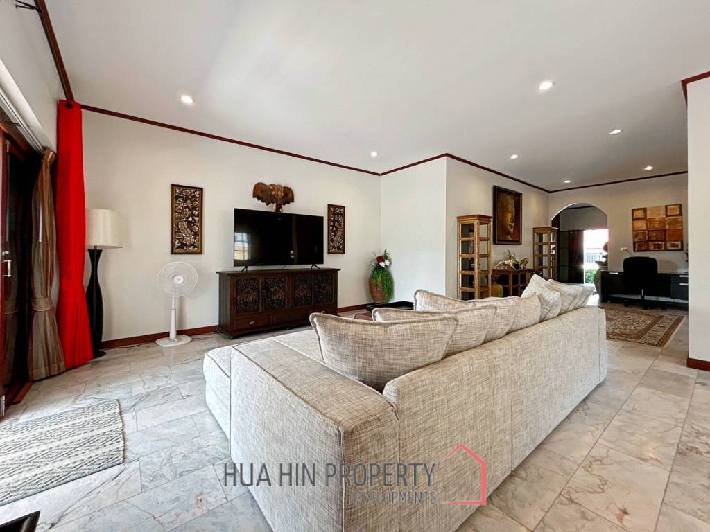 Crystal View : Large Renovated 3 Bedroom Pool Villa