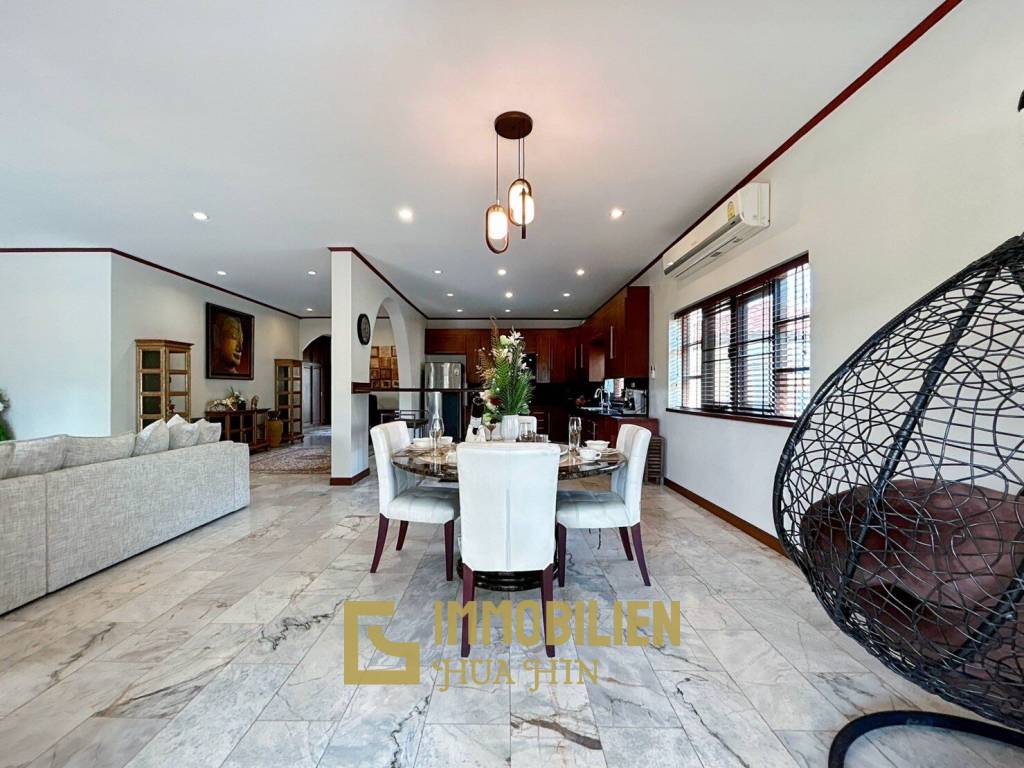 Crystal View: Große renovierte Villa mit 3 Schlafzimmern und Pool