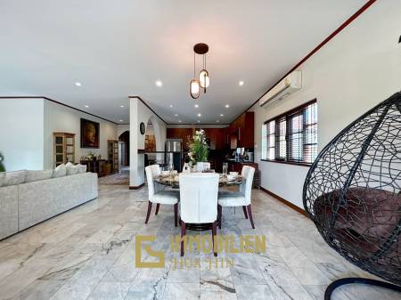 Crystal View: Große renovierte Villa mit 3 Schlafzimmern und Pool