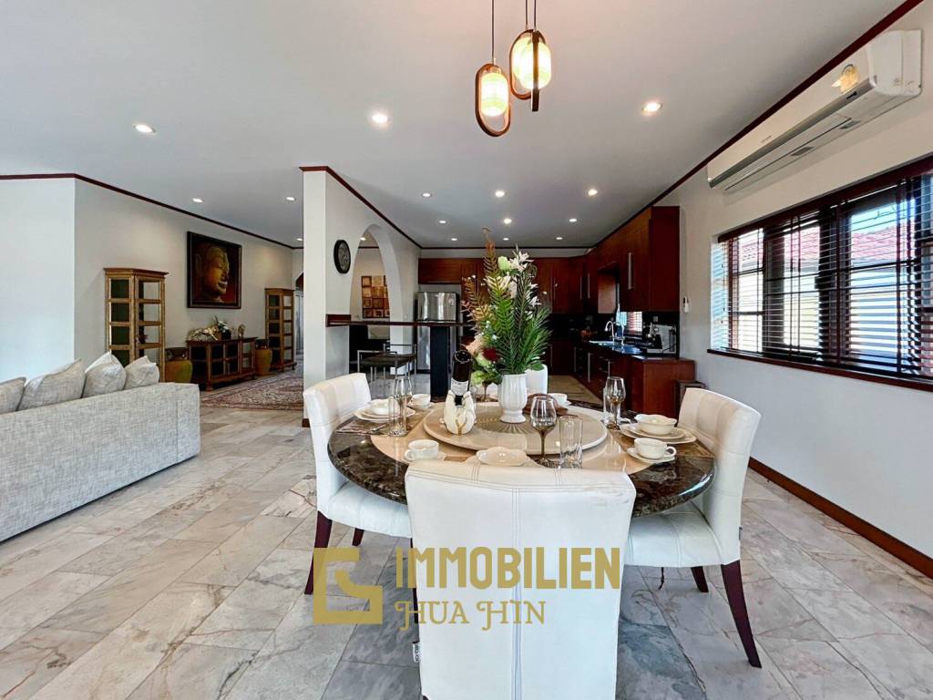 Crystal View: Große renovierte Villa mit 3 Schlafzimmern und Pool