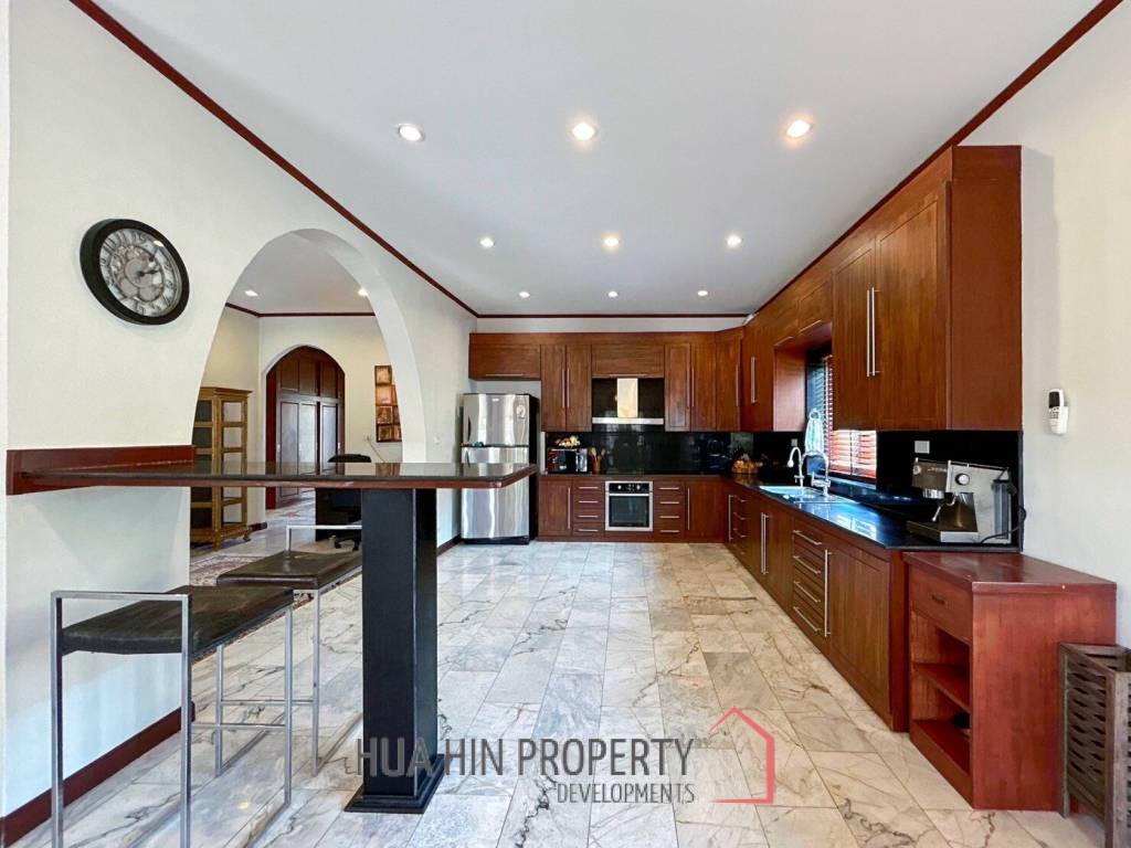 Crystal View : Large Renovated 3 Bedroom Pool Villa