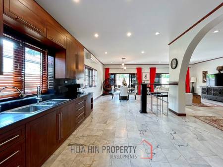 Crystal View : Large Renovated 3 Bedroom Pool Villa