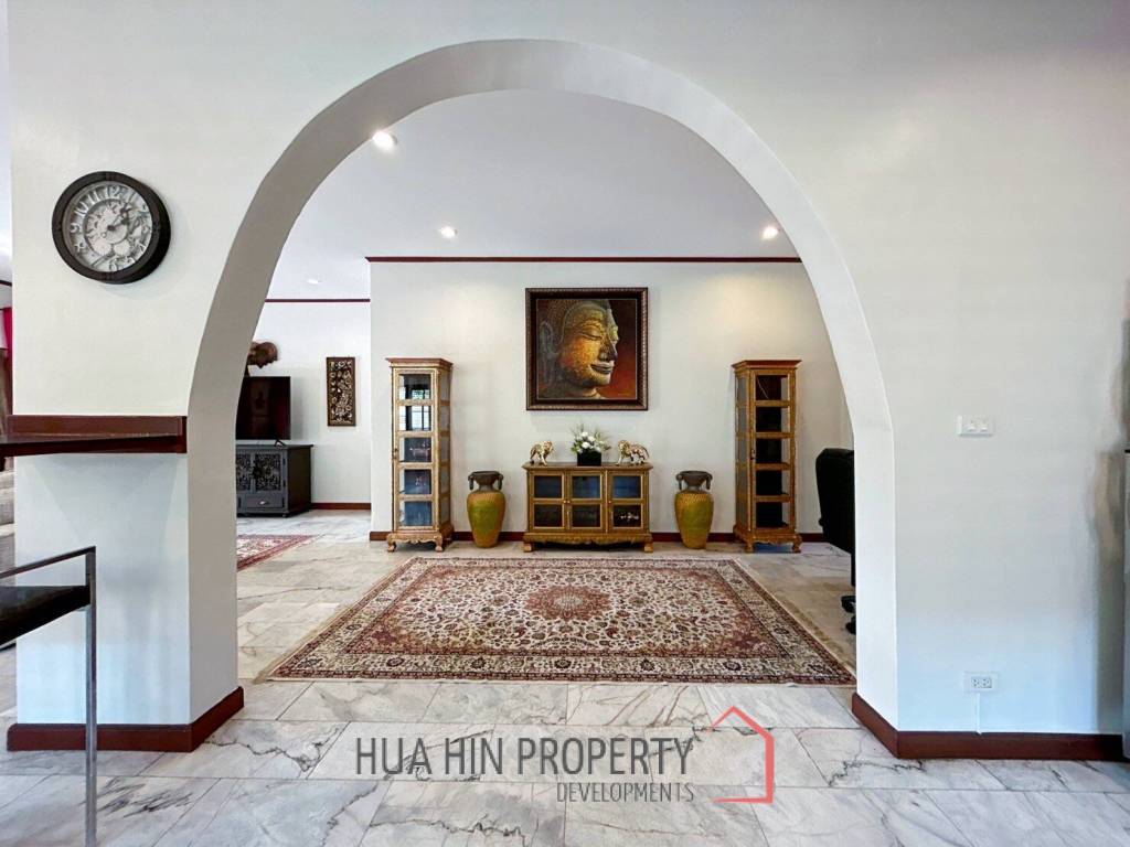 Crystal View : Large Renovated 3 Bedroom Pool Villa