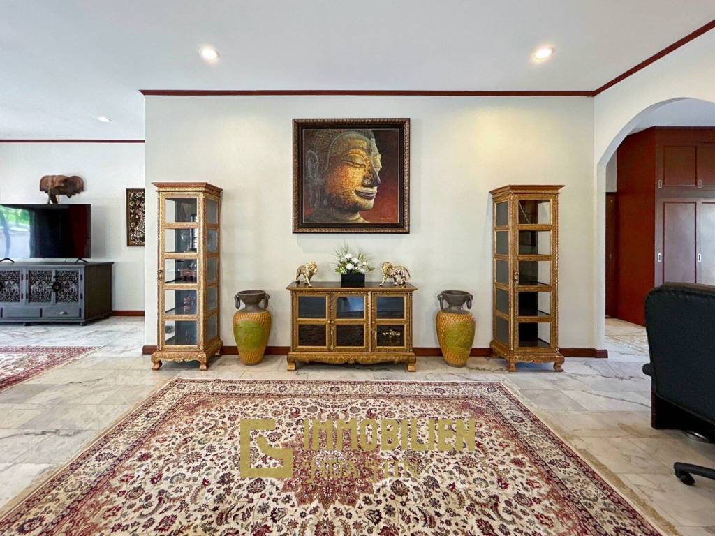 Crystal View: Große renovierte Villa mit 3 Schlafzimmern und Pool