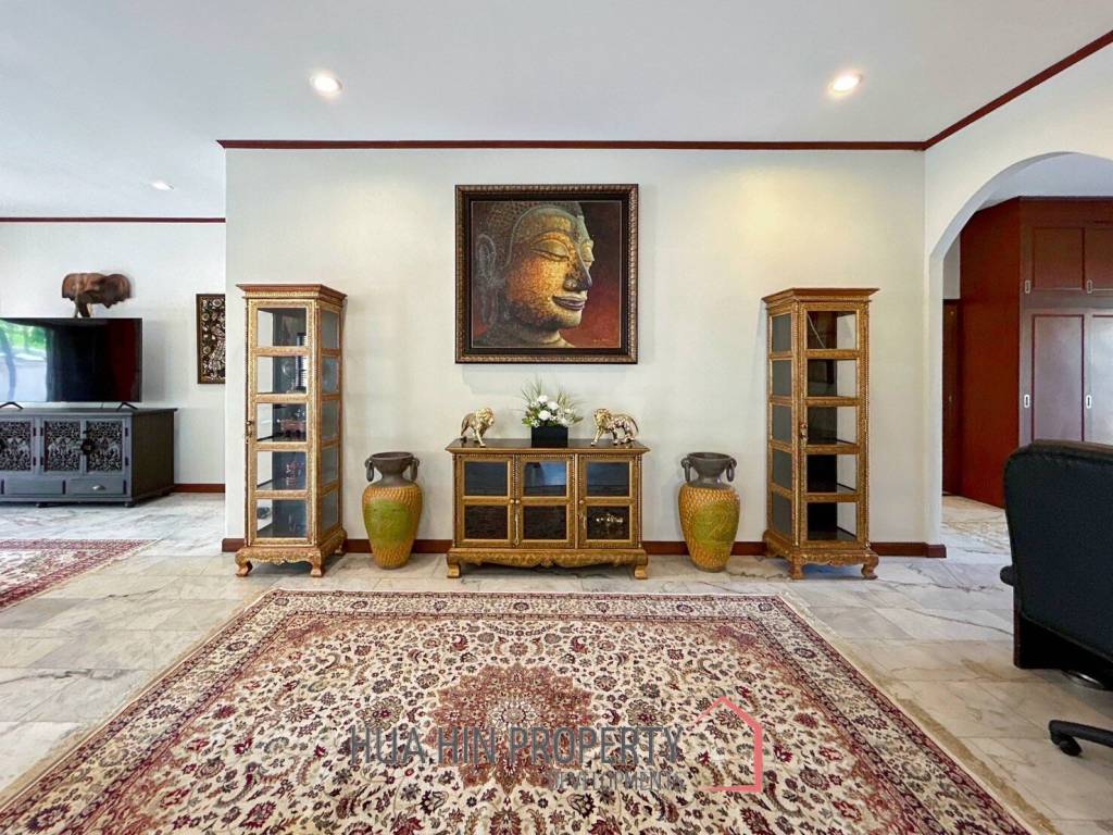 Crystal View : Large Renovated 3 Bedroom Pool Villa