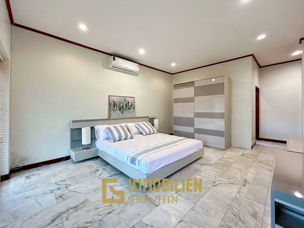 Crystal View: Große renovierte Villa mit 3 Schlafzimmern und Pool