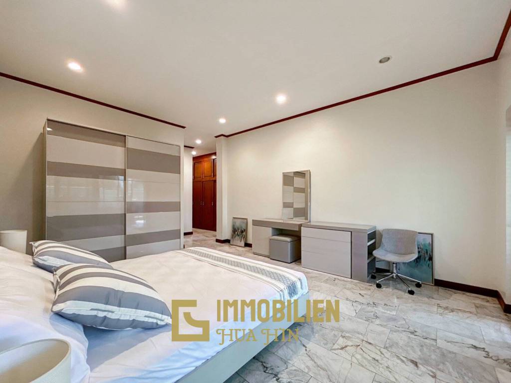 Crystal View: Große renovierte Villa mit 3 Schlafzimmern und Pool