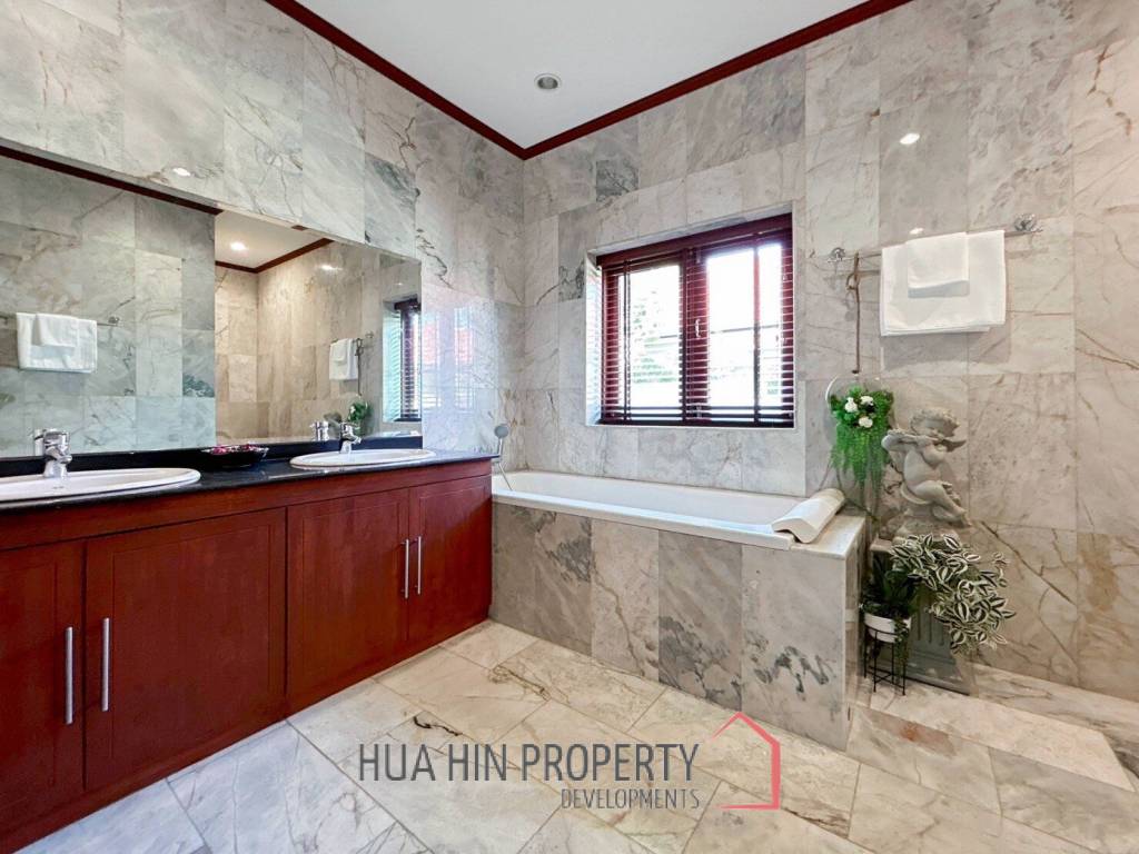 Crystal View : Large Renovated 3 Bedroom Pool Villa