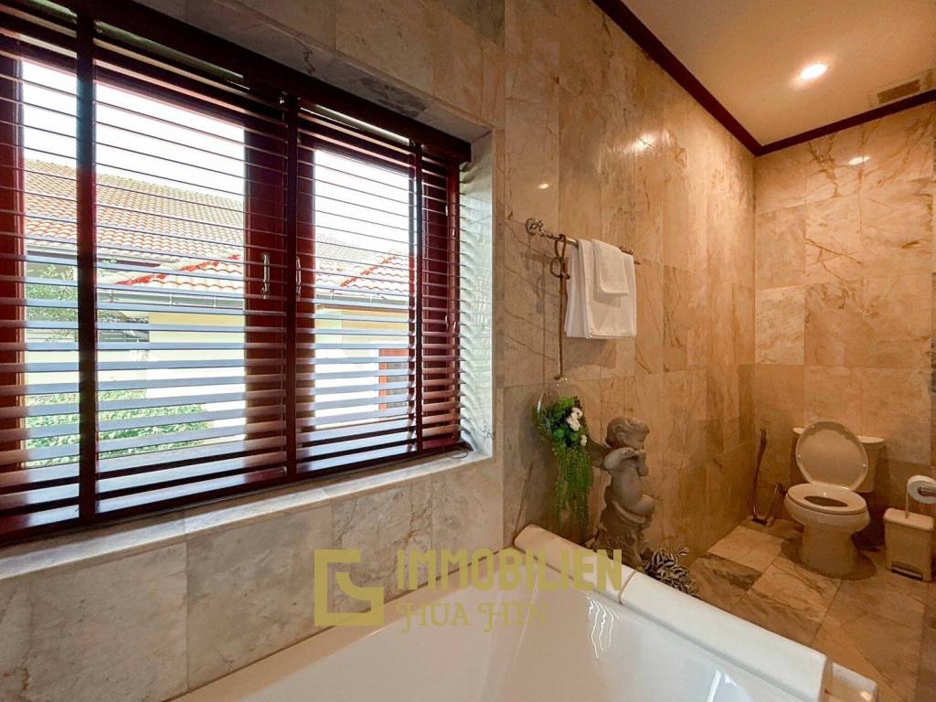 Crystal View: Große renovierte Villa mit 3 Schlafzimmern und Pool