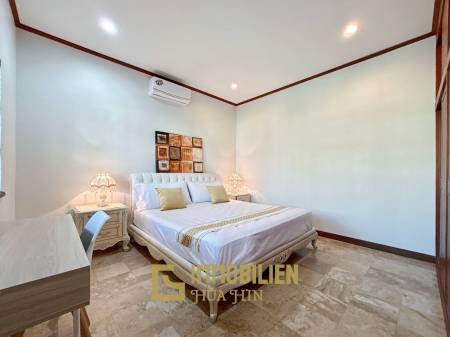 Crystal View: Große renovierte Villa mit 3 Schlafzimmern und Pool