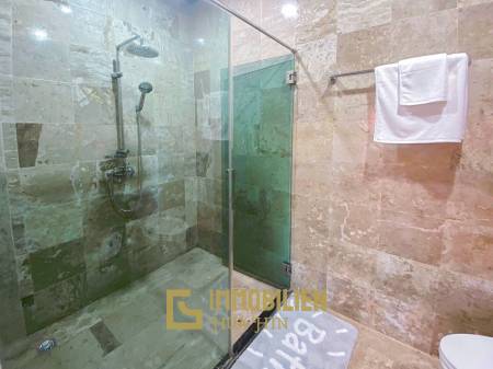 Crystal View: Große renovierte Villa mit 3 Schlafzimmern und Pool