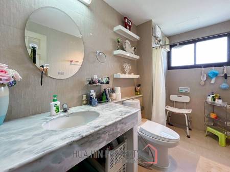 Santi Pura : 2 Bedroom Beachfront Condo