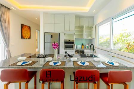 648 ตร.ม 3 เตียง 3 อาบน้ำ วิลล่า For ขาย