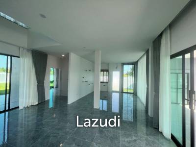Luxury 2 storey 4 bed villa nr Black Mountain