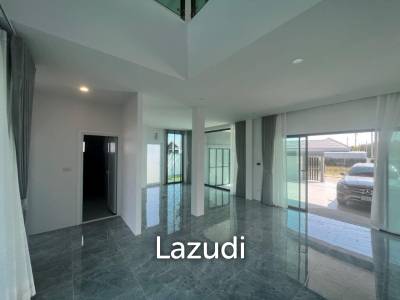 Luxury 2 storey 4 bed villa nr Black Mountain