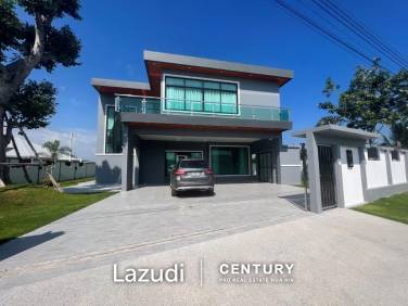 Luxury 2 storey 4 bed villa nr Black Mountain
