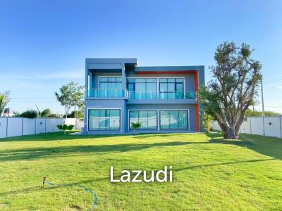 Luxury 2 storey 4 bed villa nr Black Mountain