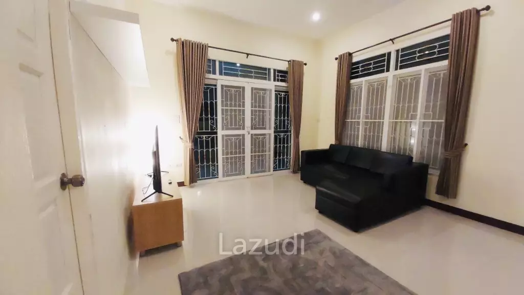 2 Bedrooms Cozy Single-Storey House For Rent