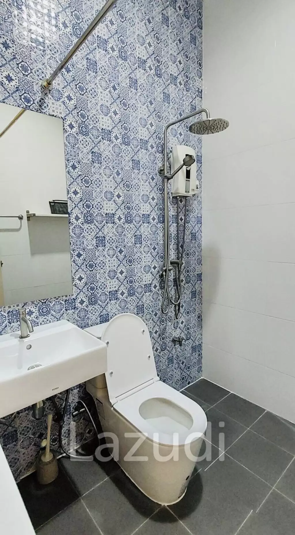 2 Bedrooms Cozy Single-Storey House For Rent