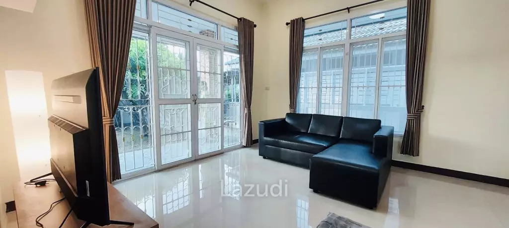 2 Bedrooms Cozy Single-Storey House For Rent