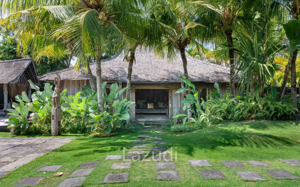 Magnificent 5-Bedroom Joglo Estate in Berawa