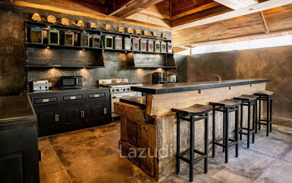 Magnificent 5-Bedroom Joglo Estate in Berawa