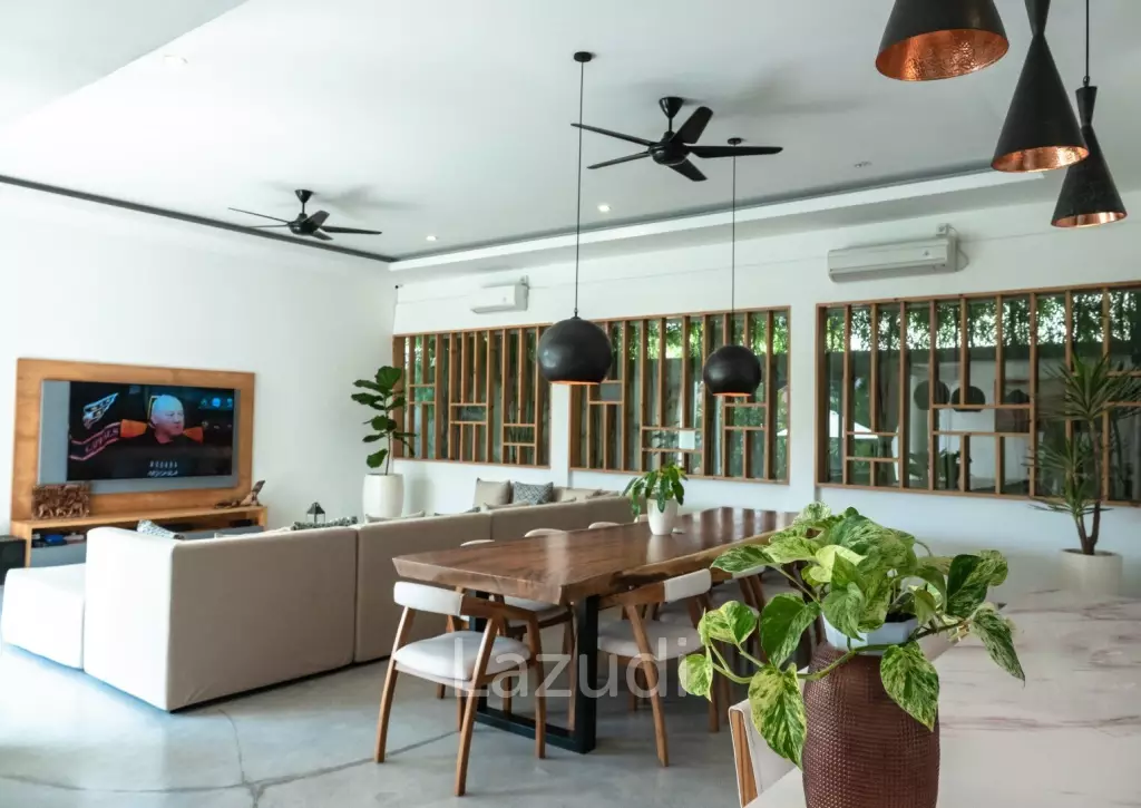 Spacious 4-Bedroom Villa with Rooftop Terrace – Kayu Tulang