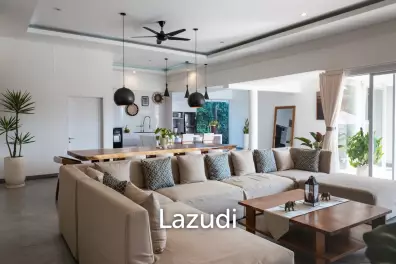 Spacious 4-Bedroom Villa with Rooftop Terrace – Kayu Tulang
