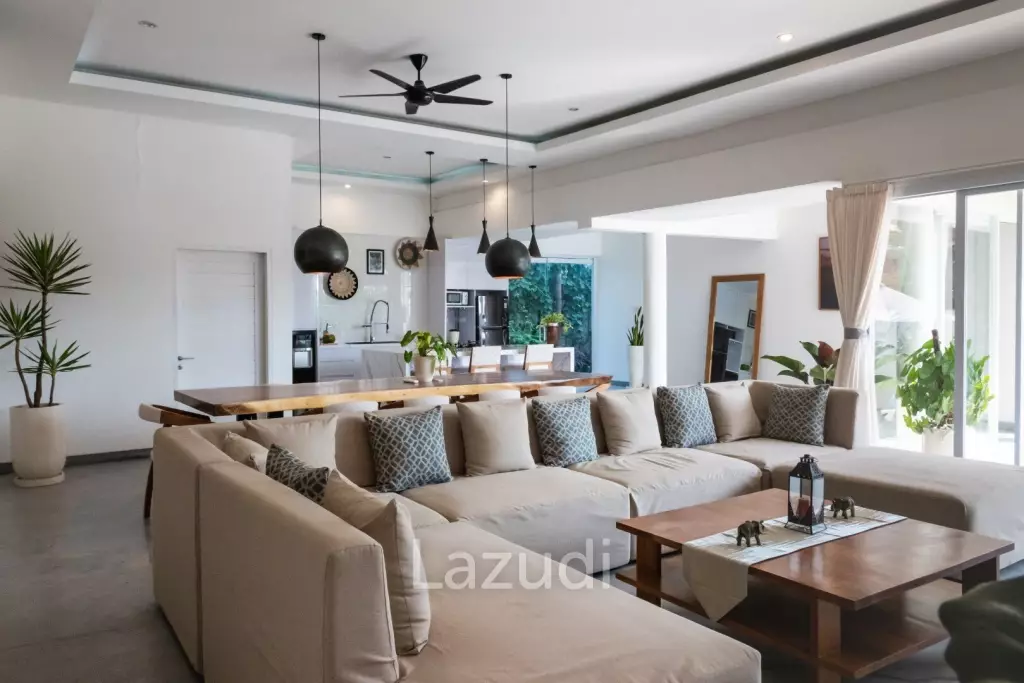 Spacious 4-Bedroom Villa with Rooftop Terrace – Kayu Tulang