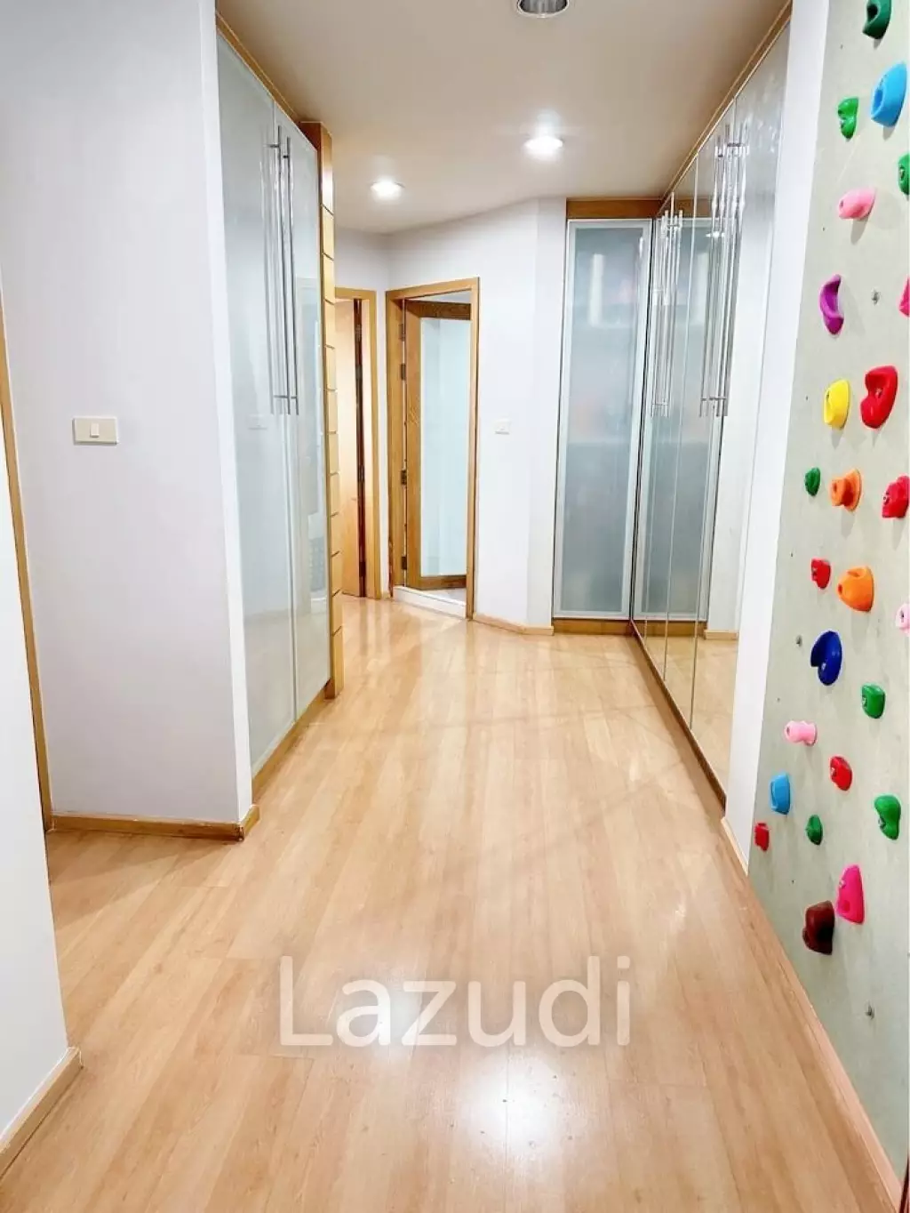 2 Bed 2 Bath 150 SQ.M Saranjai Mansion