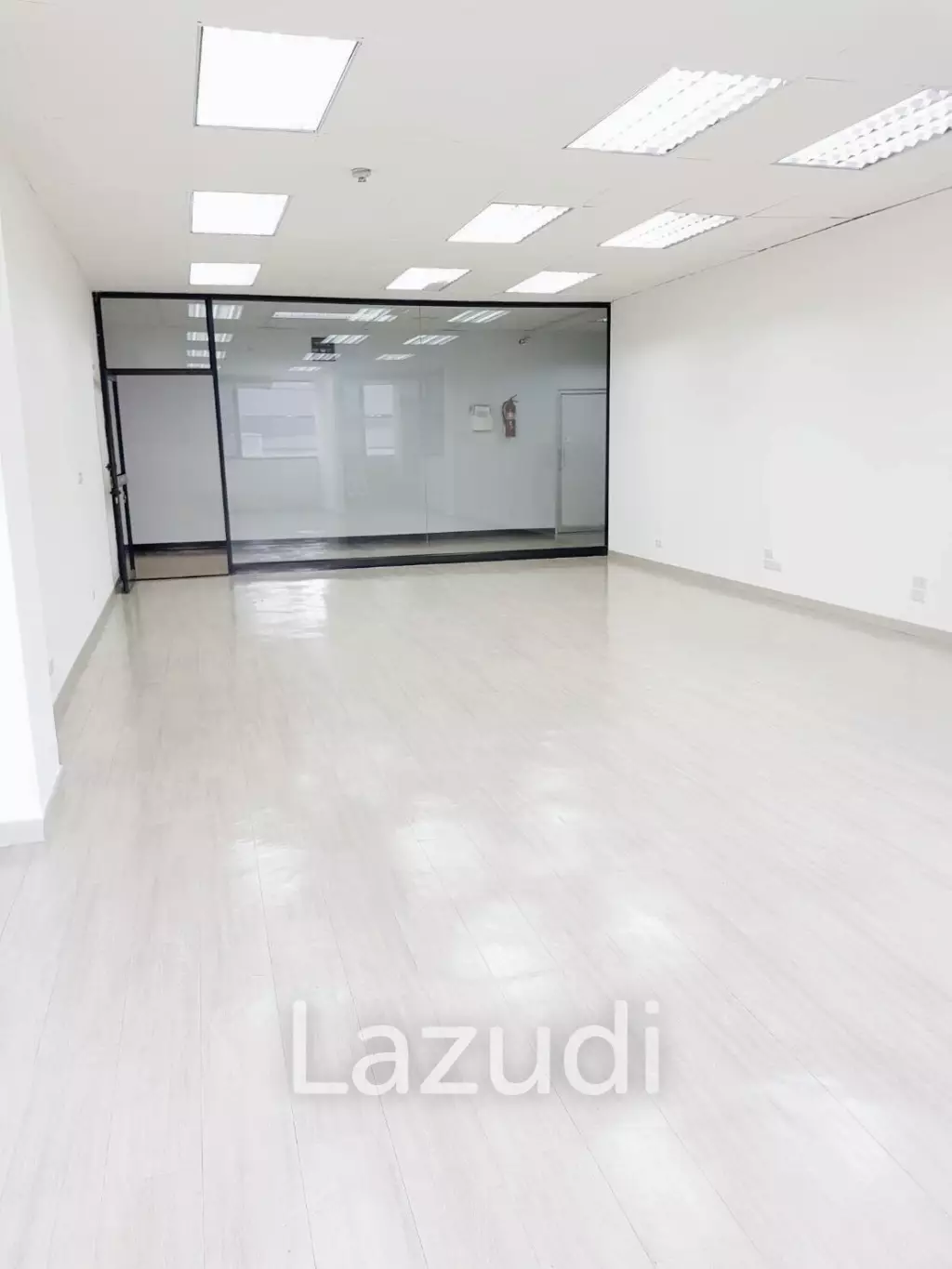 60 SQ.M Office at Charn Issara Tower 1
