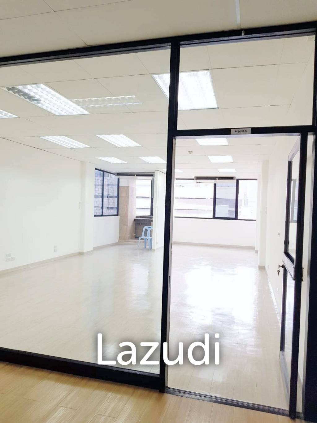 60 SQ.M Office at Charn Issara Tower 1