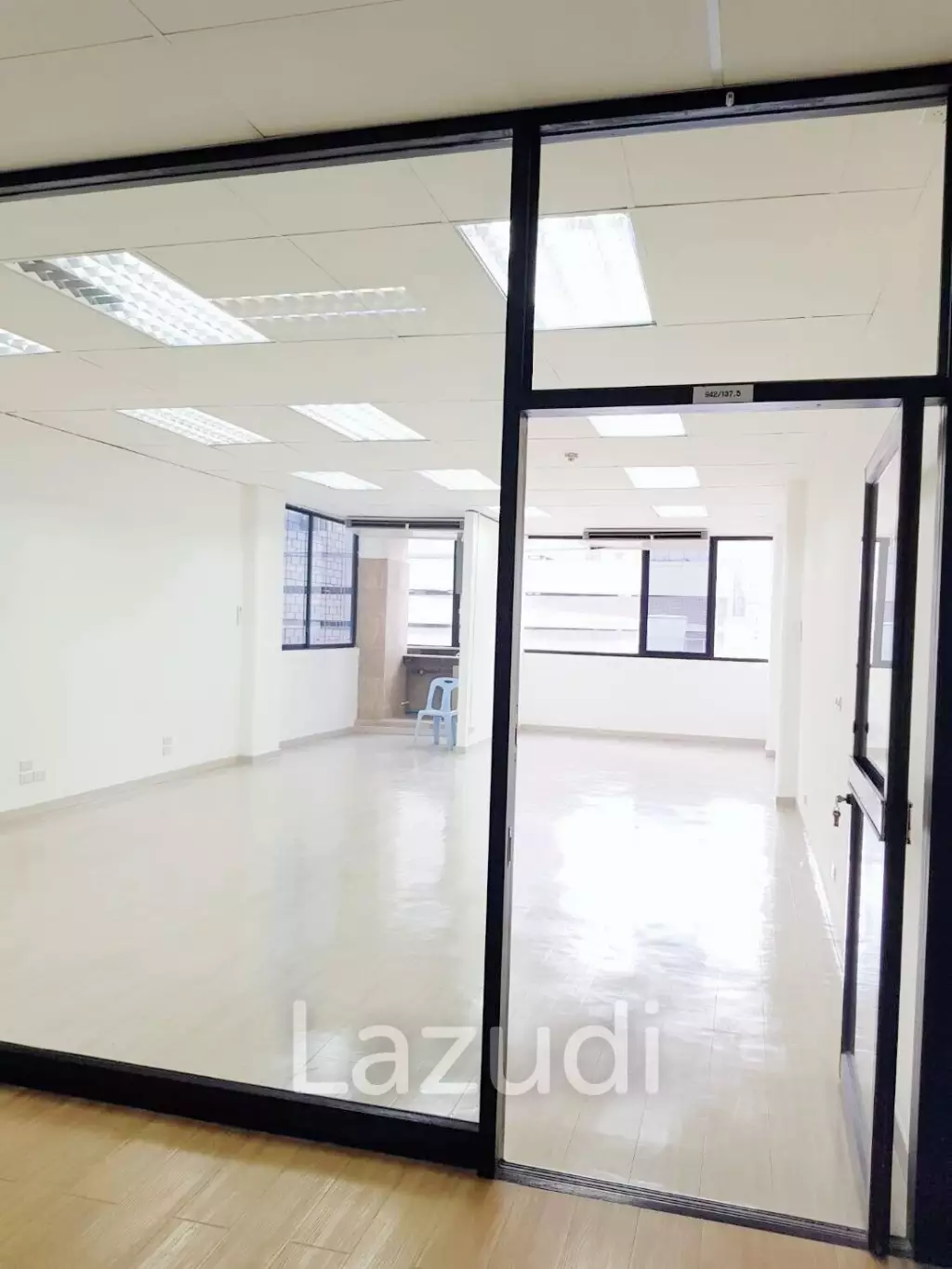 60 SQ.M Office at Charn Issara Tower 1