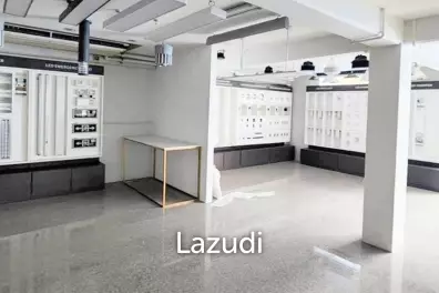 Retail space for rent in Klongthom
