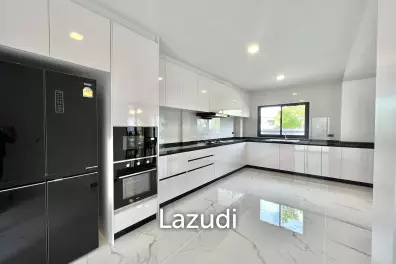 5 Beds 5 Baths 260 SQ.M. Chokchai Village 9