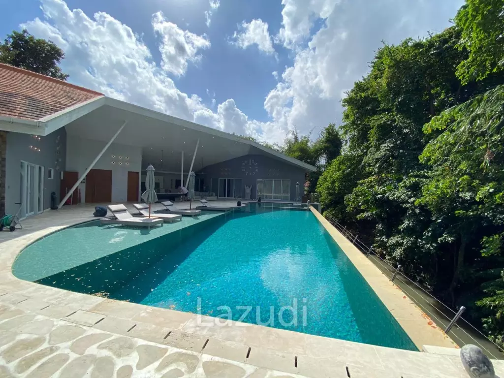 Large Riverside Villa in Sought After Umalas Bali