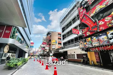 Prime 5-Story Commercial Building with Elevator near BTS Sala Daeng, Ideal for Restaurants, Bars, Clinics